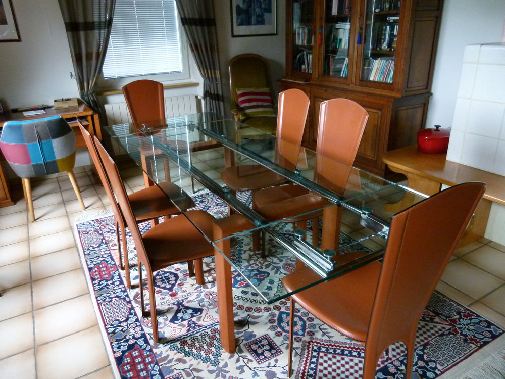 Table et chaises salle &agrave; manger Meubles