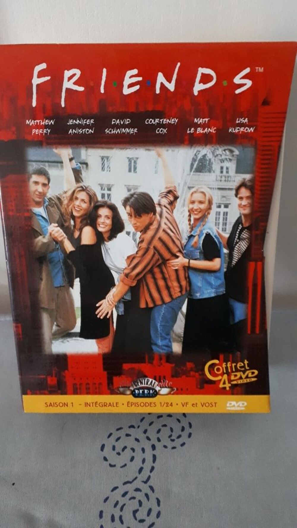 Friends Saison 1 int&eacute;grale - 4 DVD - 24 &eacute;pisodes DVD et blu-ray