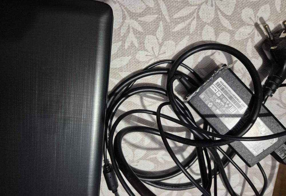 Ordinateur portable acer aspire E5€'774 core i3 4go 1to 17 pouces + chargeur + sacoche Matériel informatique