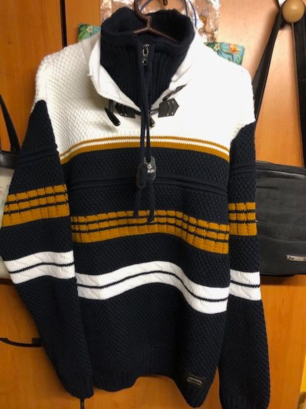 Tr&egrave;s Beau pull neuf de Club JU - XL Vêtements