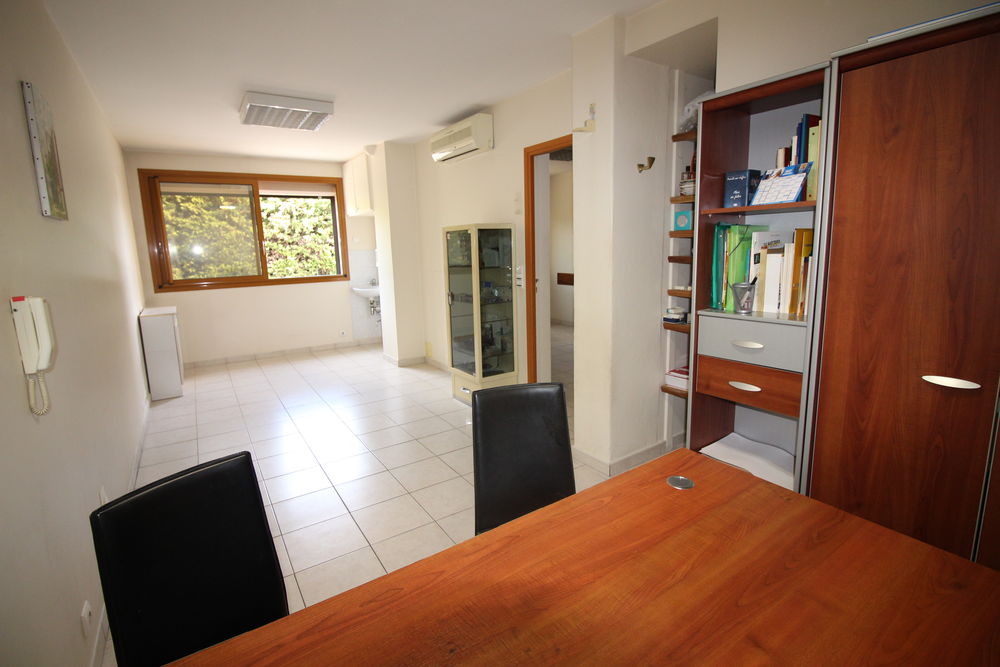 Vente Appartement Superbe F2 de 38m2, bureaux ou habitation, parking collectif Vallauris