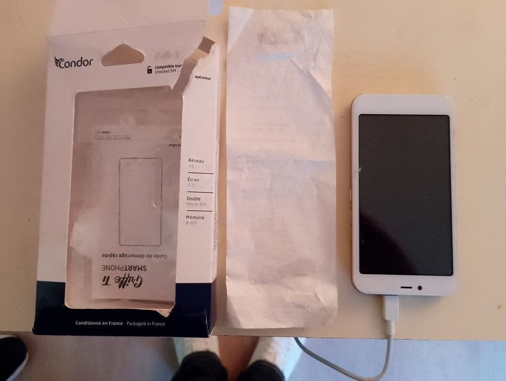 Doublon NEUF Smart-Phone 4G CONDOR 32Go 3GHZ Téléphones et tablettes