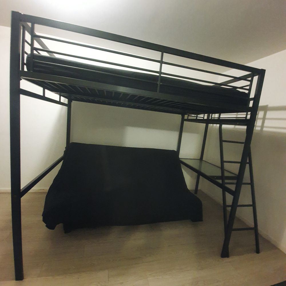 Lit mezzanine avec bureau int&eacute;gr&eacute;
Meubles