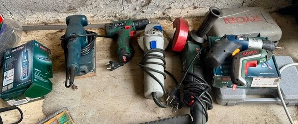 donne outillage et outil jardin bon etat (vide maison) Bricolage
