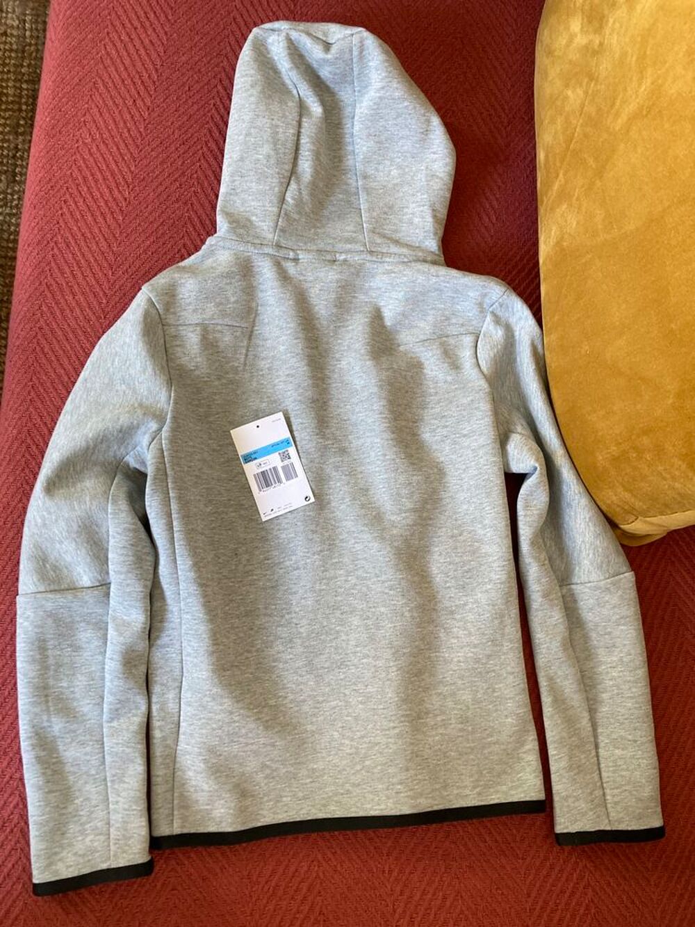 Veste Nike Tech Fleece grise taille M ado Vêtements