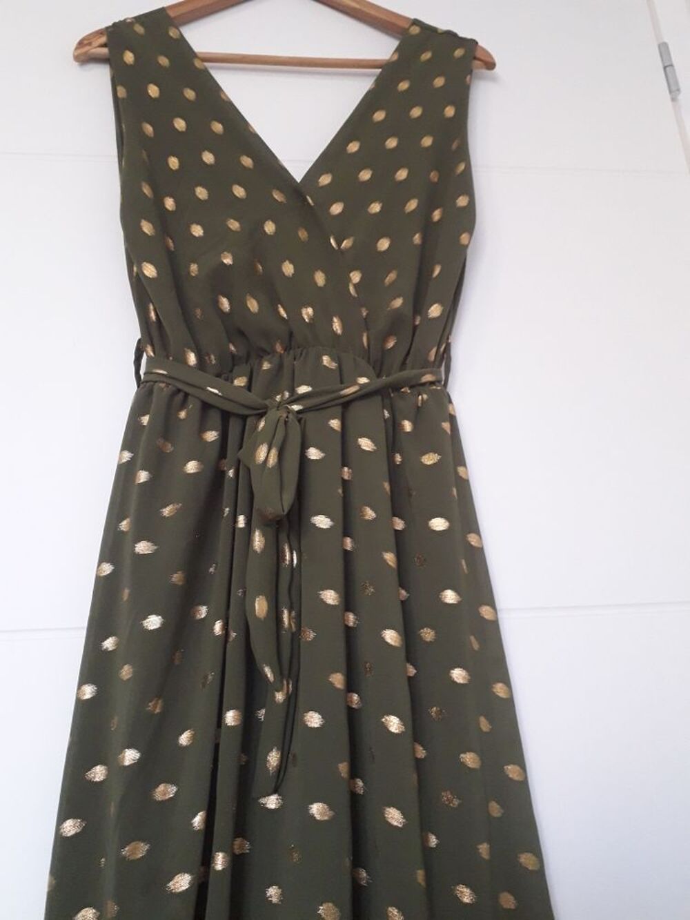 Robe longue verte feuille d or . Vêtements