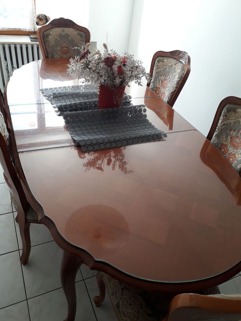 TABLE EN MERISIER AVEC 6 CHAISES
Meubles