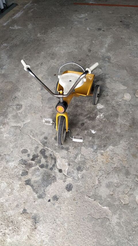Tricycle enfant m�tallique 25 Maul�vrier (49)