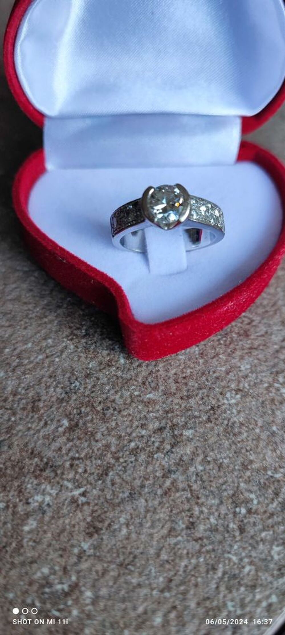 bague or blanc et diamants Bijoux et montres