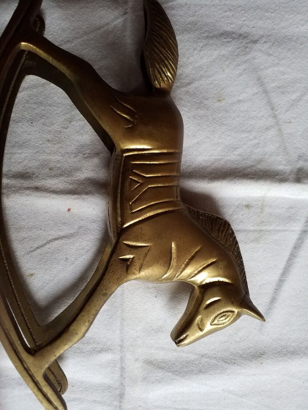 ce cheval &agrave; bascule en laiton 