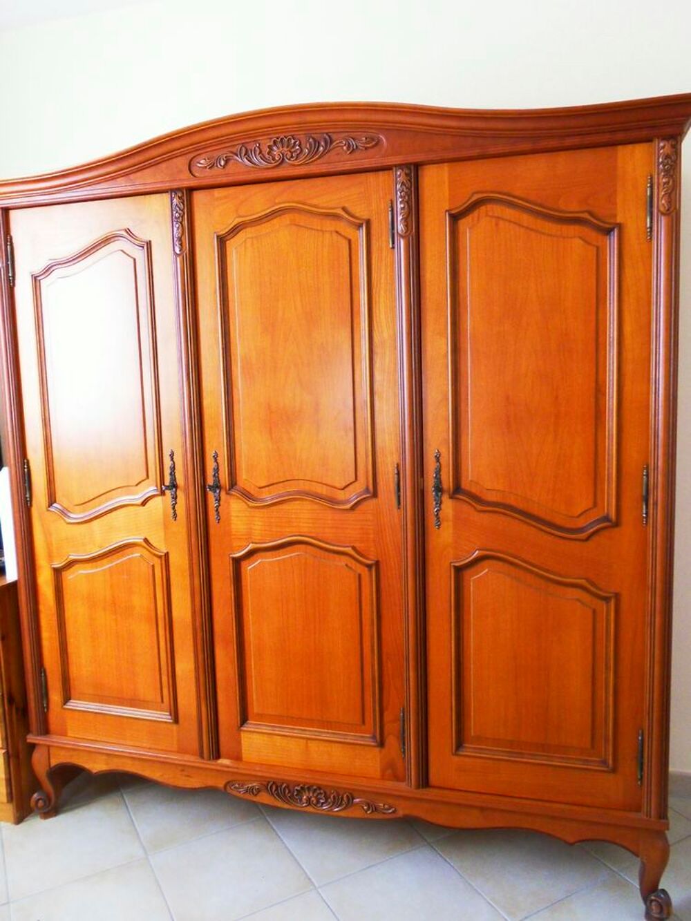 ARMOIRE MERISIER 3 PORTES "CELIO" 1/3 penderie - 2/3 ling&egrave;re Meubles
