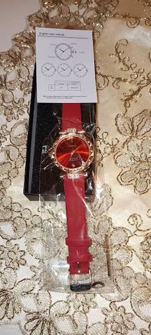 Montre femme quartz rouge
39?42 mm�Neuf sans �tiquette 9 N�mes (30)