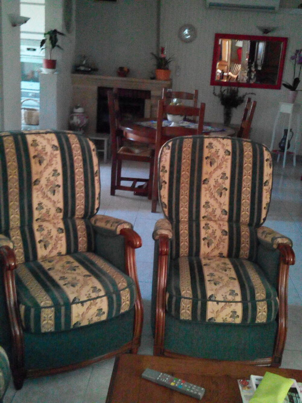 canap&eacute; avec deux fauteuils Meubles