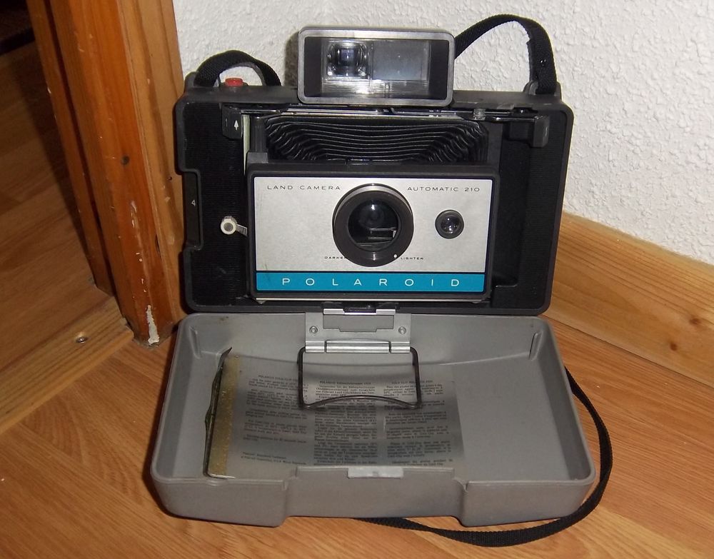 Polaroid land camera Automatic 210 Photos/Video/TV