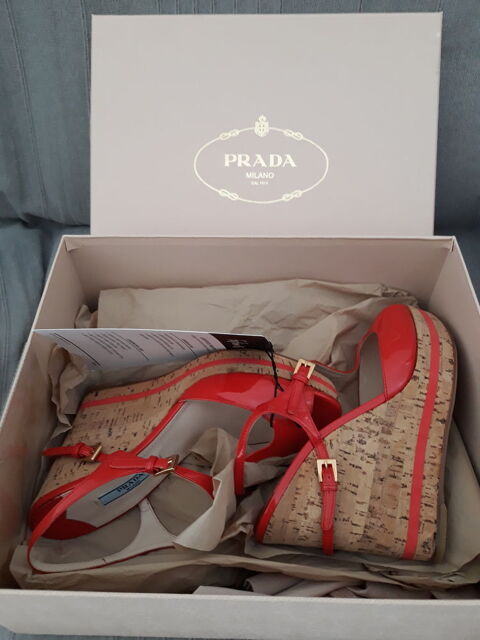 Chaussures � talons compens�s neuves Prada rouge pointure 36 120 Le Mans (72)