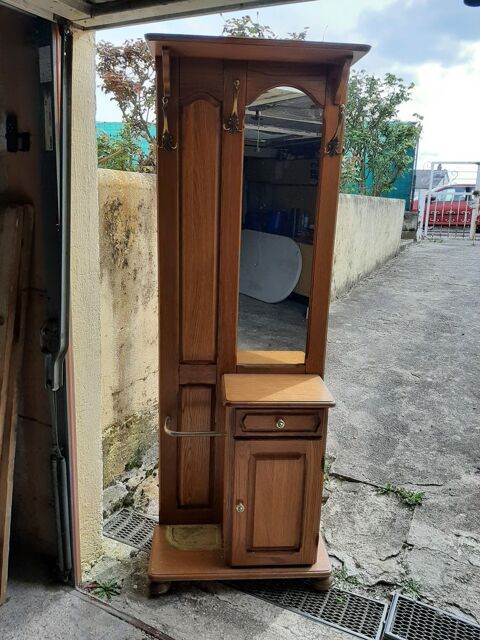 Donne porte manteau 0 Crhange (57)