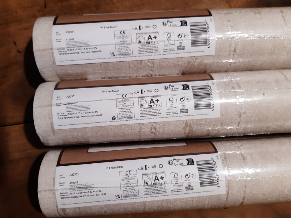 3 Rouleaux Papier Peint Beige Gaufr&eacute;. Décoration