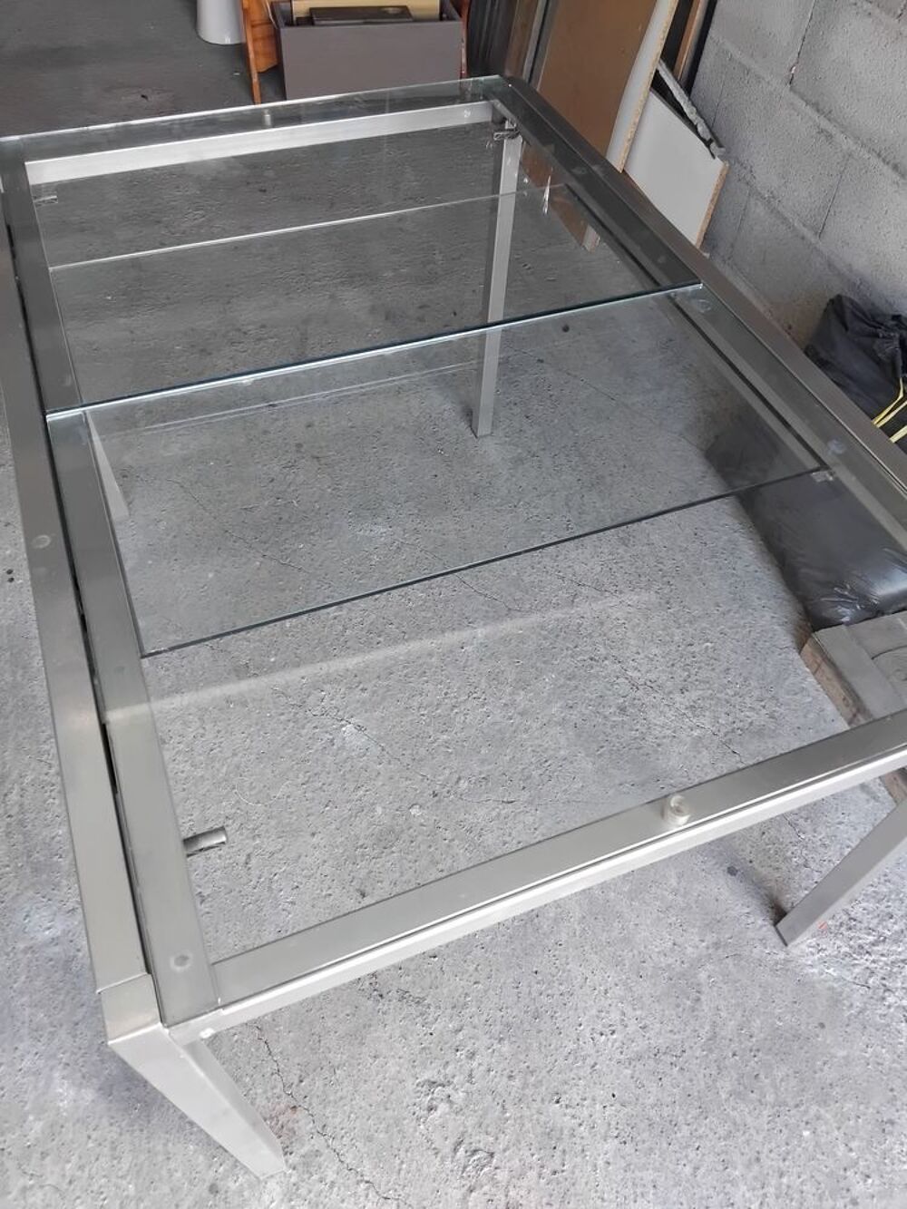Table de salle &agrave; manger en verre avec rallonges...100 euros. Meubles