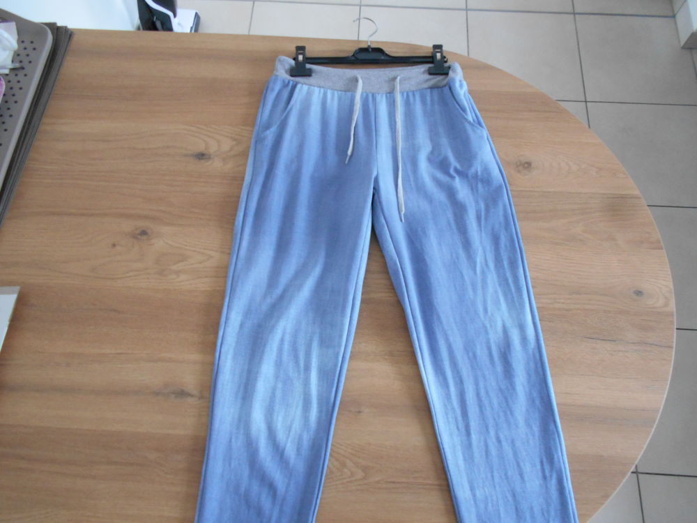Pantalon neuf fait en ITALIE Taille S/M, 36/38 Vêtements