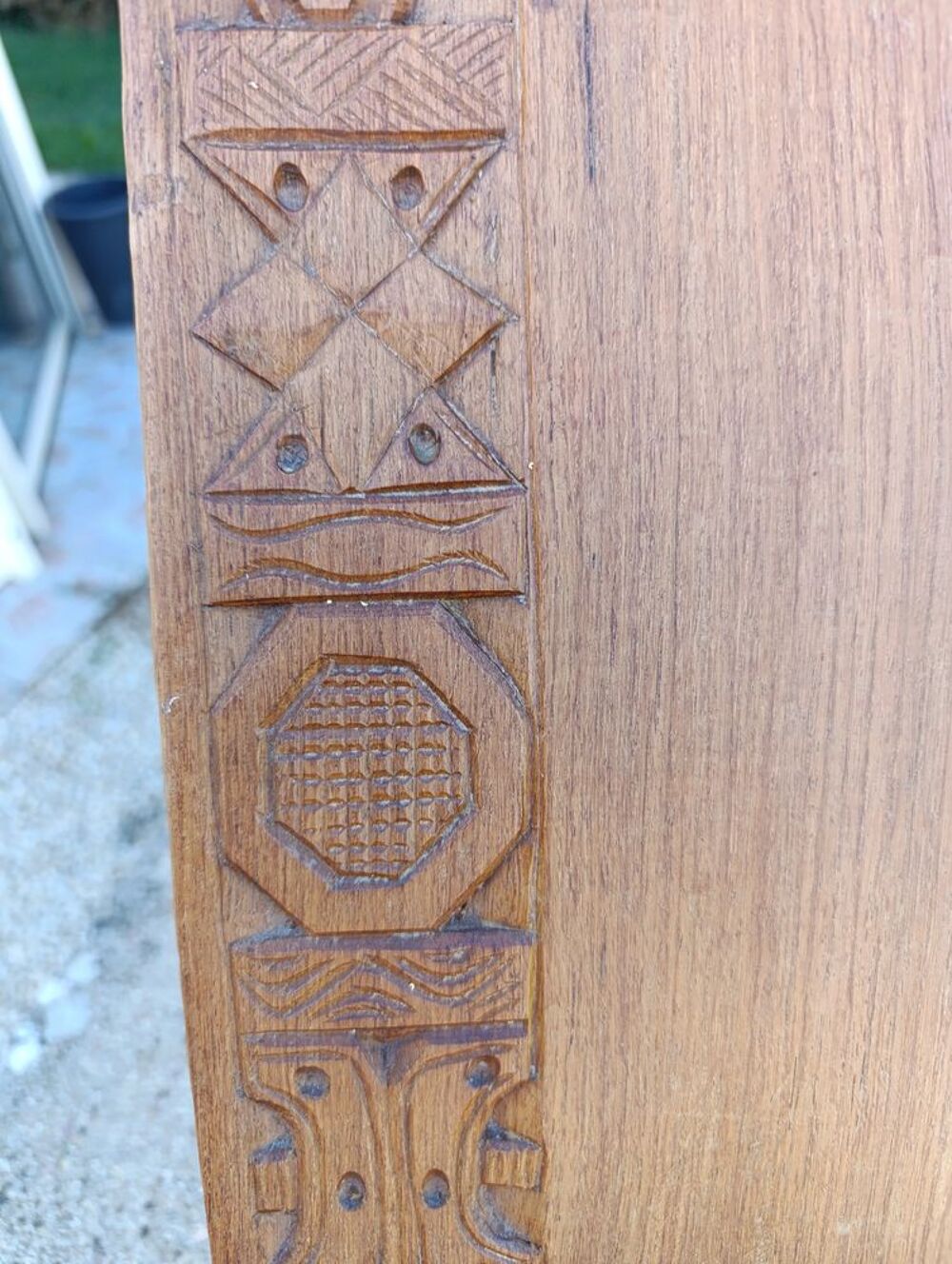 Ancienne belle chaise en bois Style Viking,motifs sculpt&eacute;s.. Meubles