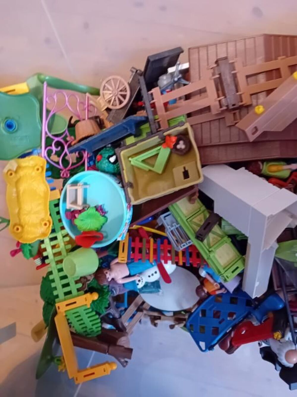 A saisir &eacute;norme lot playmobil Jeux / jouets