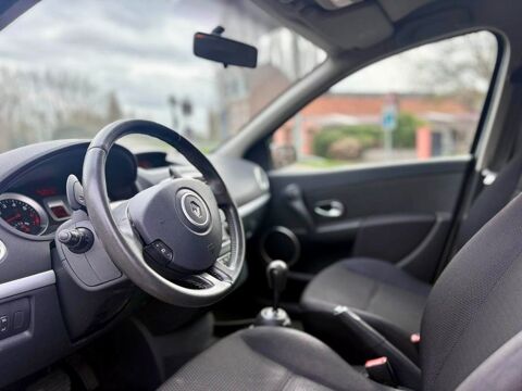 Renault Clio III Clio 1.2 16V 75 Confort Dynamique 2009 occasion Armenti&egrave;res 59280