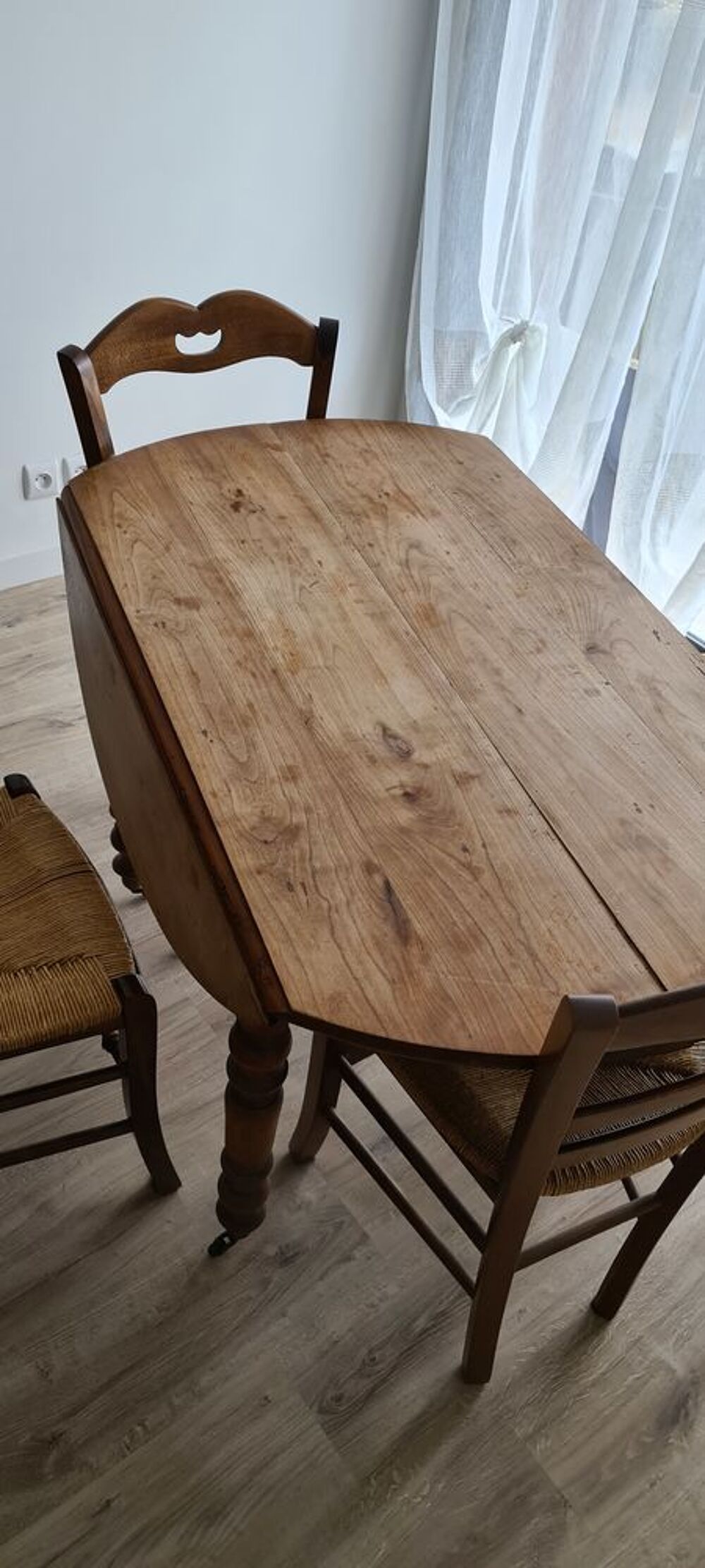 Table &agrave; manger + rallonges avec 4 chaises Meubles