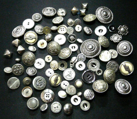 LOT DE 80 BOUTONS ARGENT ARGENTES ou proche du style Vintage 20 Gravelines (59)