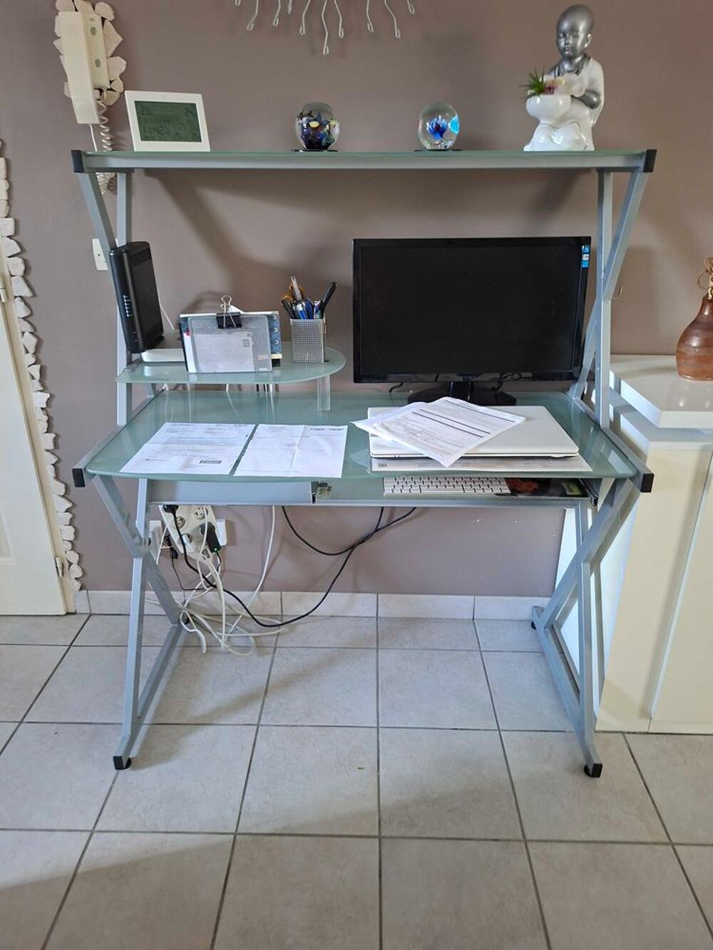 bureau en verre et son fauteuil Meubles