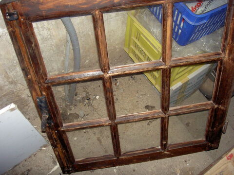 Trois fentres  neuf petits carreaux 30 Uzs (30)