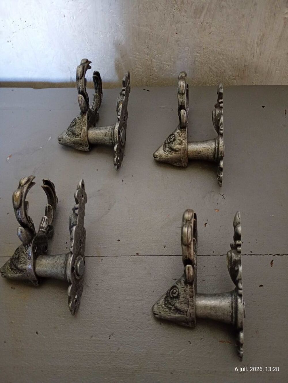 4 tr&egrave;s beaux crochets t&ecirc;te de cerf 