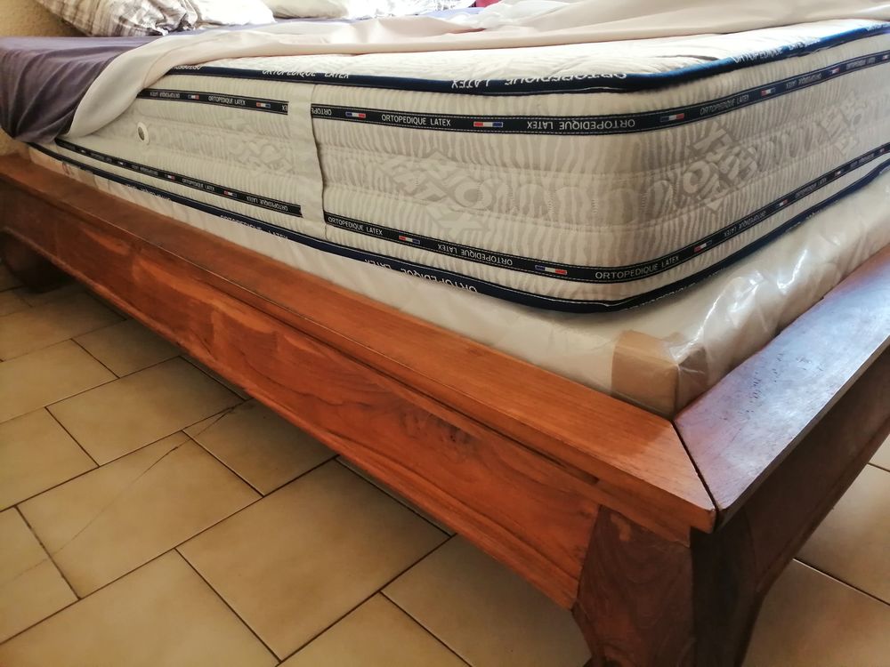 lit teck et parure compl&egrave;te matelas et sommier 160X200CM Meubles