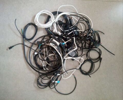 Lot câbles électriques divers ( recyclage ). 10 € Sur Amiens Rivery. Amiens (80)