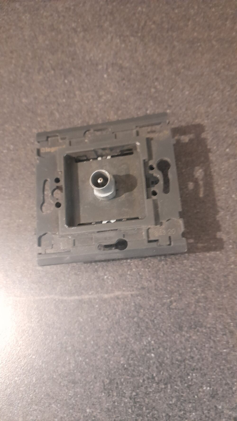 mecanisme TV legrand sagane neuf Bricolage