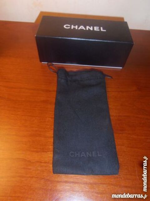 Boitier Chanel + pochette (27) 10 Tours (37)