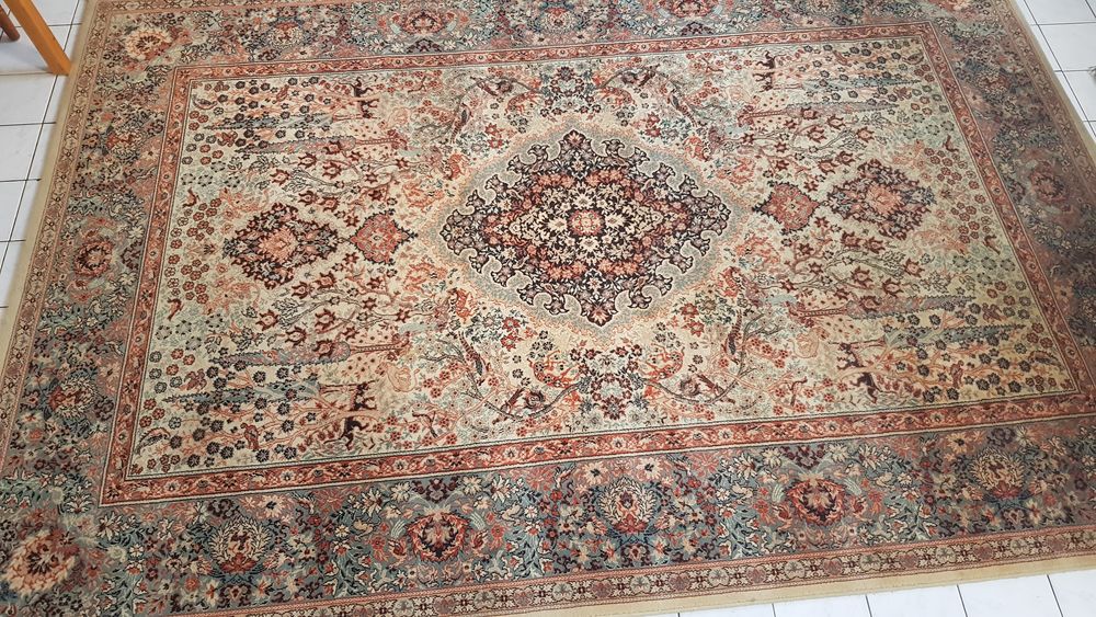 Tapis genre Aubusson . Meubles