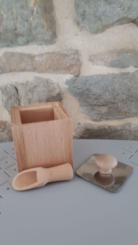 Salière en hêtre forme carré avec cuillère 15 Villiers (86)