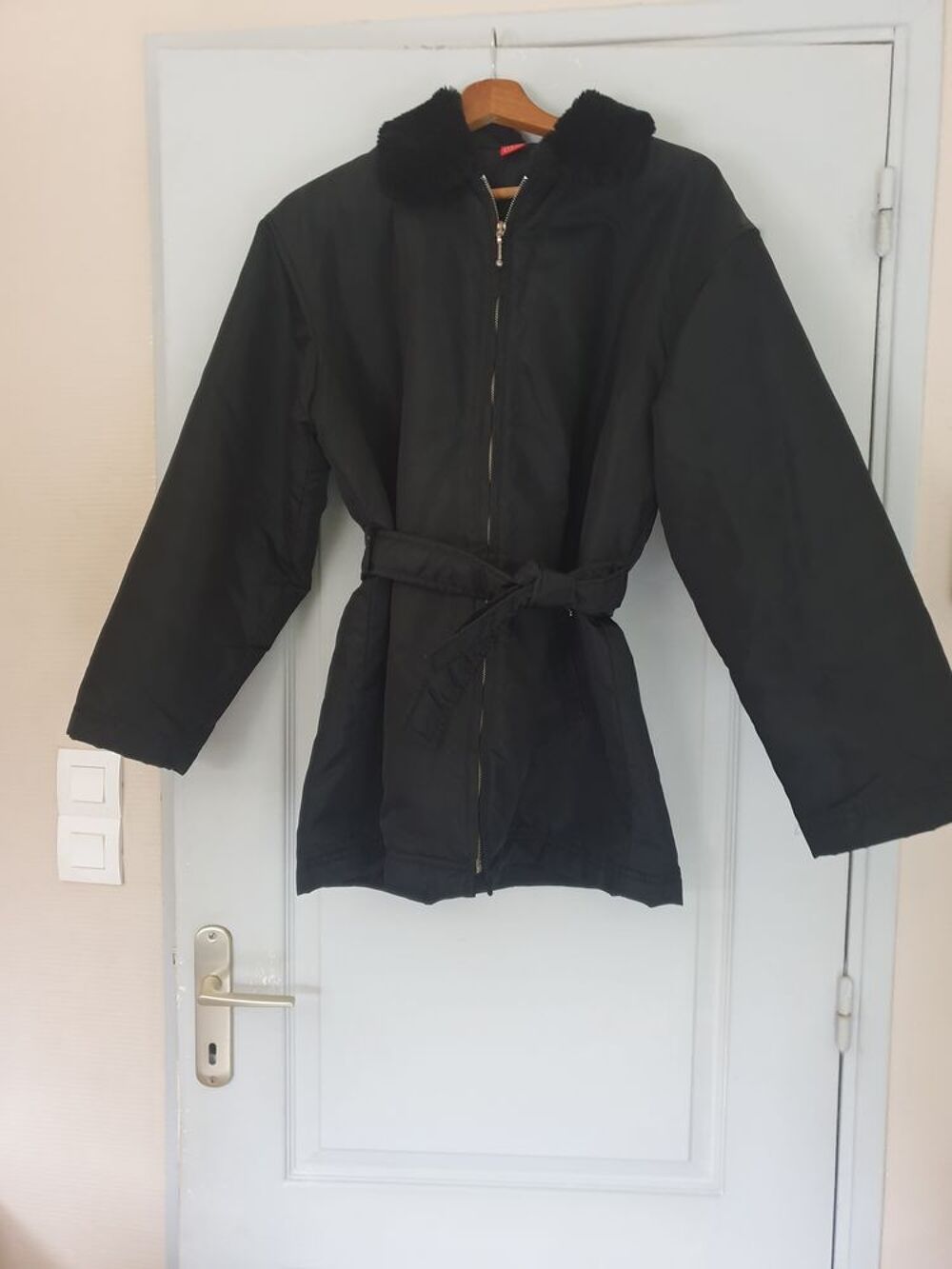 Manteau femme col fourrure avec ceinture 42/44 Vêtements