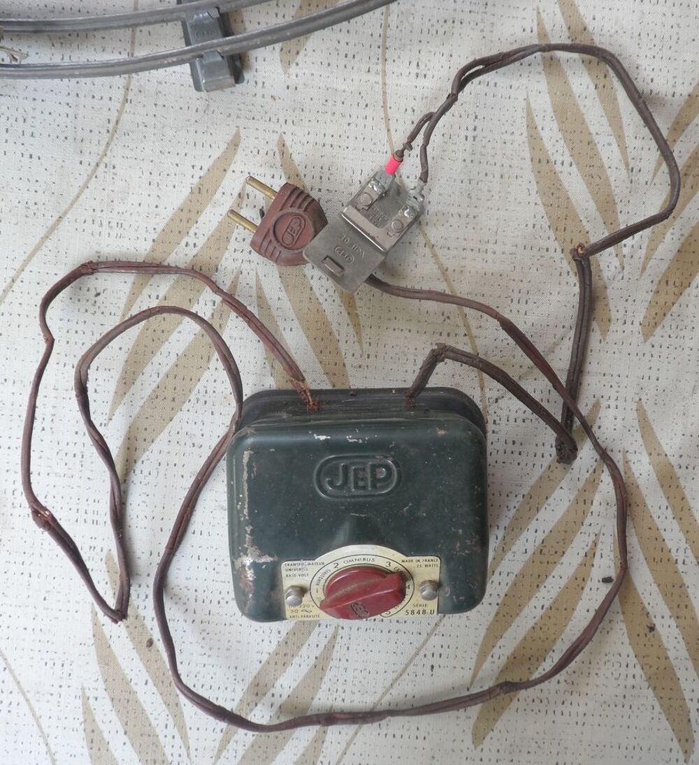 Chemin de fer &eacute;lectrique JEP 5841-2 bass-vol des ann&eacute;es 50 