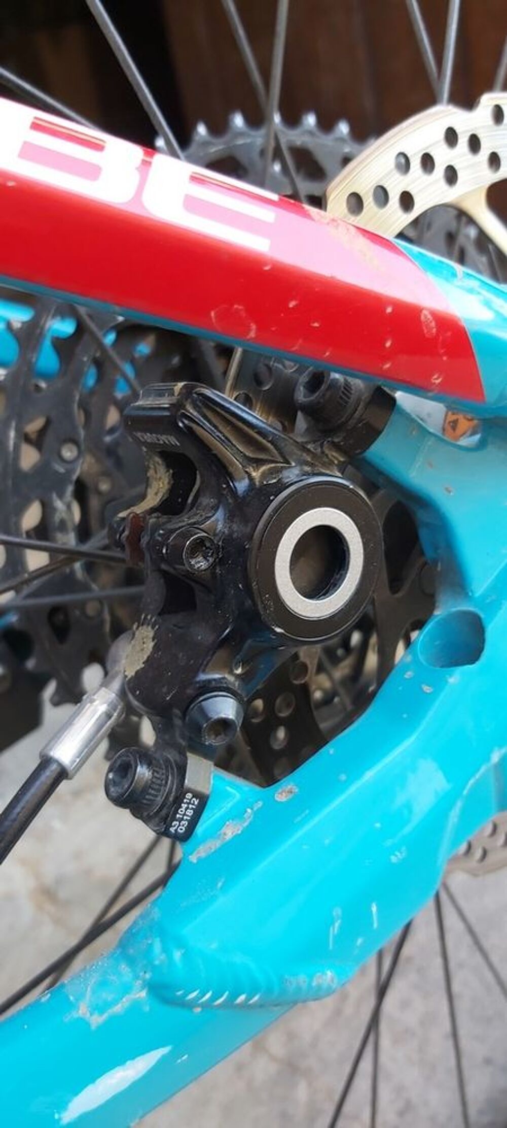 VTT Electrique Bleu et Rouge Vlos