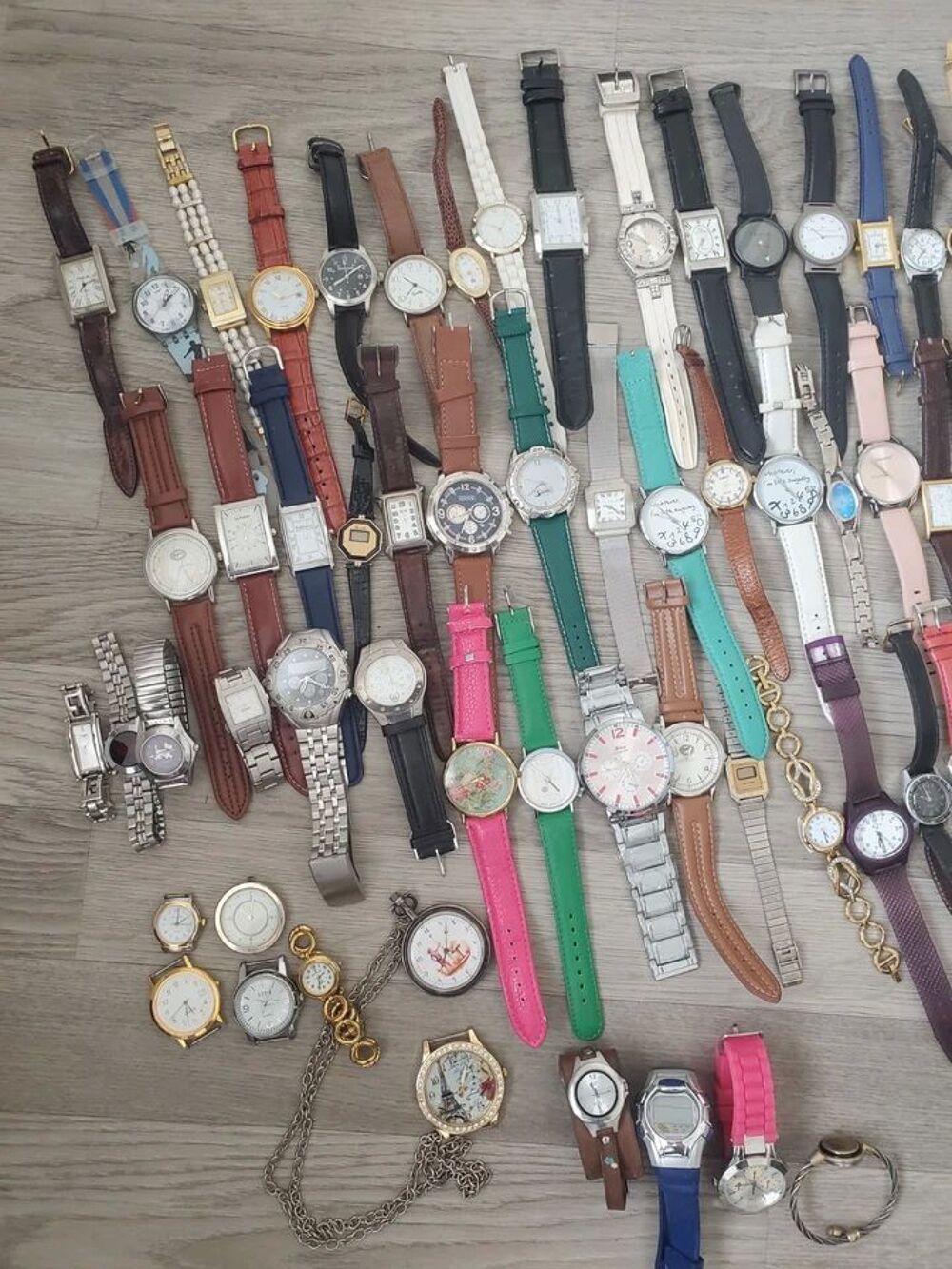 Lot de 84 montres-bracelets mixtes ? Swatch, Guess, CK, Espr Bijoux et montres