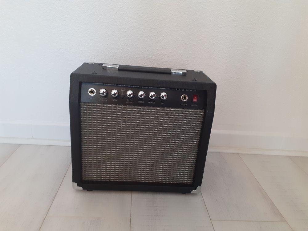 Guitare &eacute;lectrique type Stratocaster + Ampli + Accessoires Instruments de musique