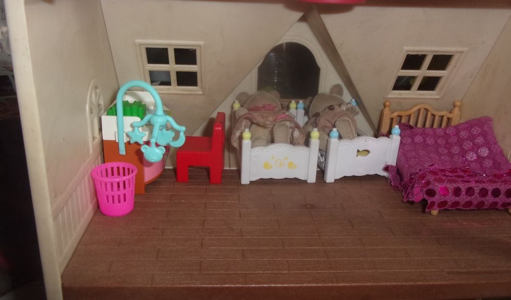 sylvanian families maison avec figurines Jeux / jouets