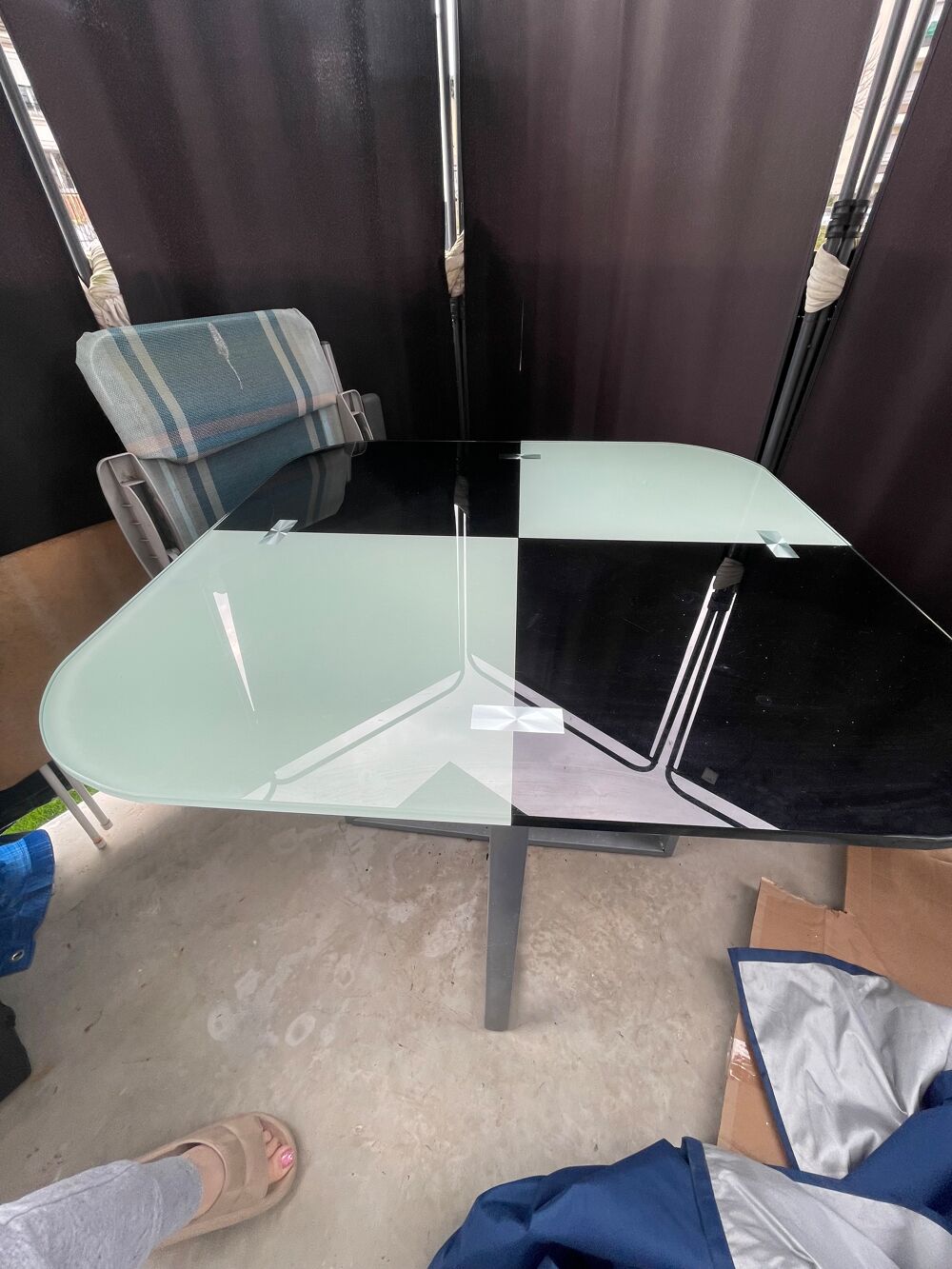 Table en verre bicolore ( vert pale et noir) Meubles
