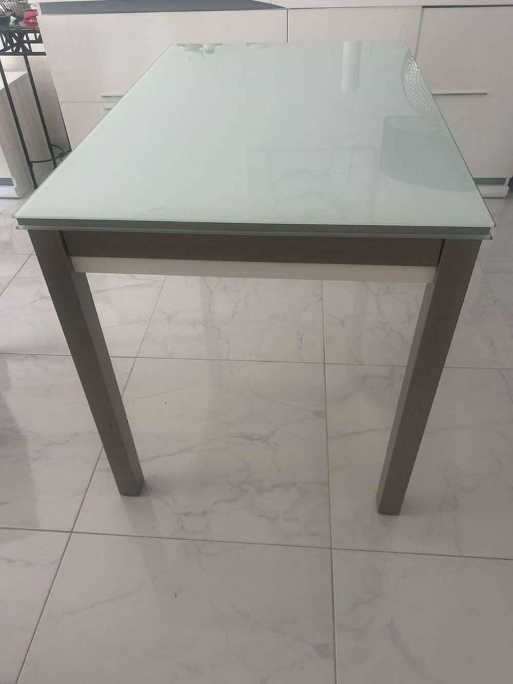Table salle &agrave; manger en verre Meubles