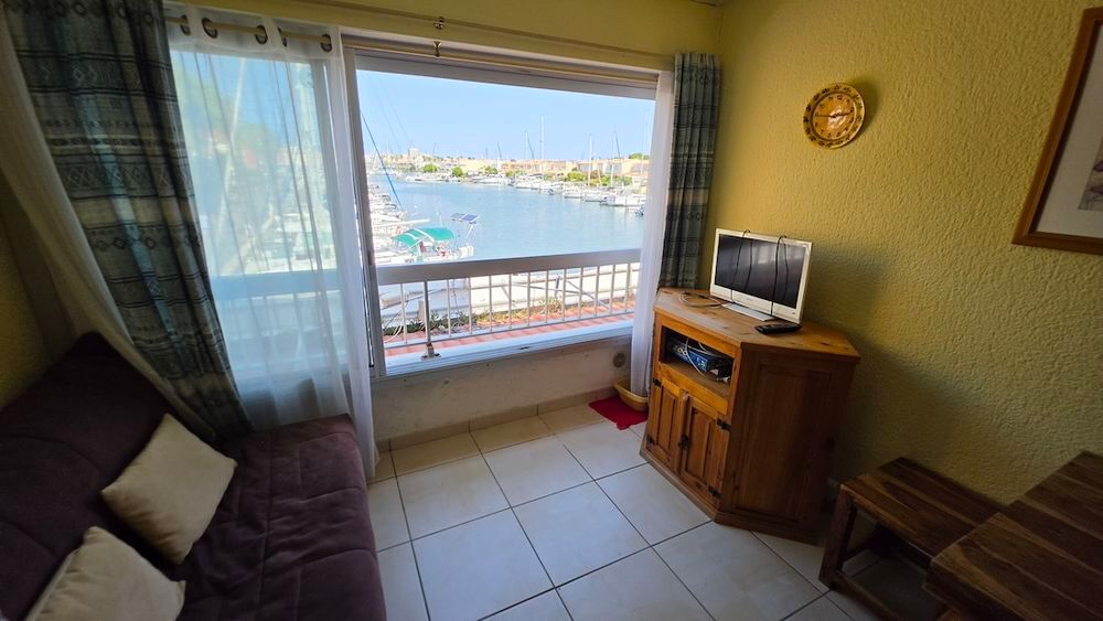 Vente Appartement LE CAP D'AGDE: Situé à proximité du quai Malfato / Île des marinas: Studio meublé avec loggia vitrée. Le cap d agde