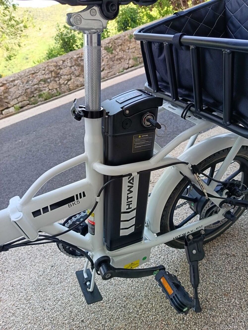 V&eacute;lo &eacute;lectrique mini avec remorque chien ou enfant Vélos