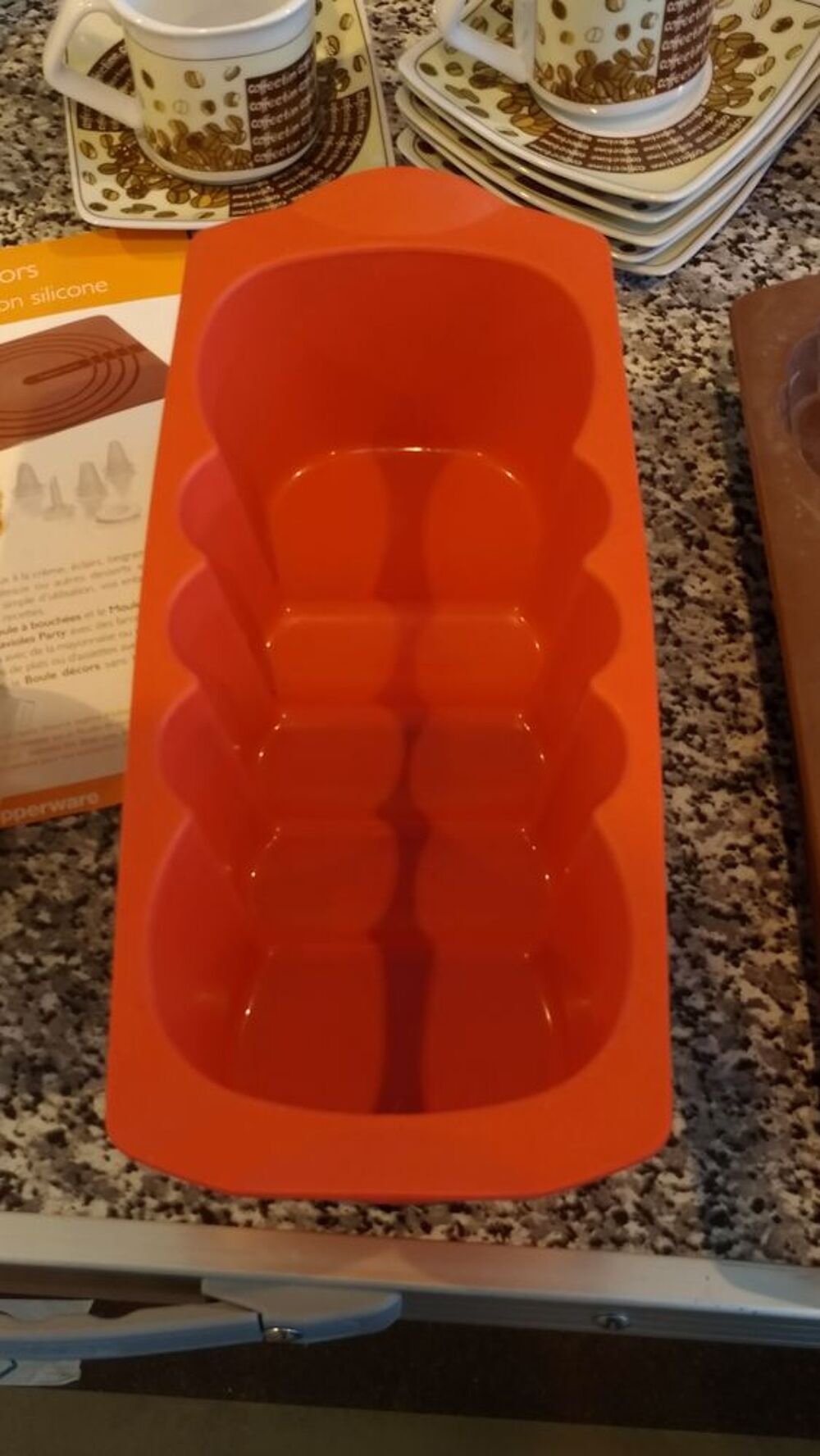TUPPERWARE : moule &agrave; cake, NEUF Cuisine