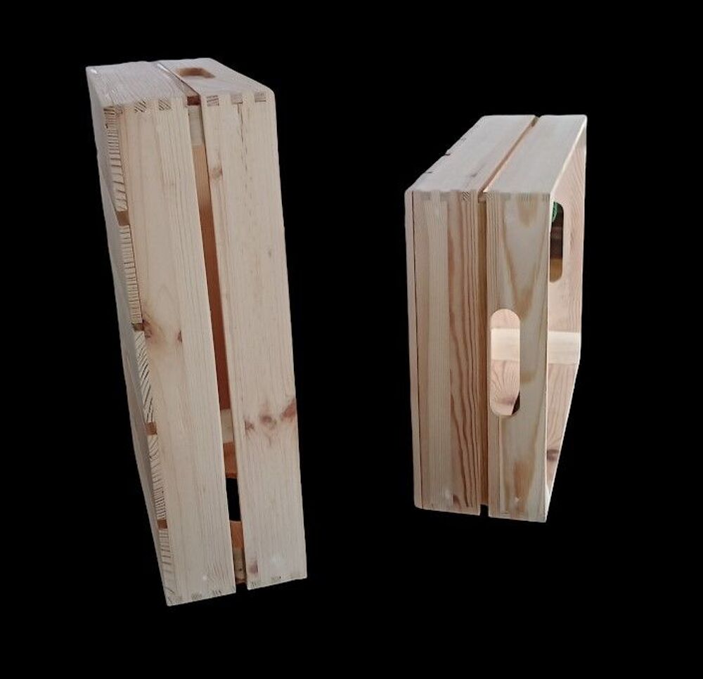 caisses de rangement ou &eacute;tag&egrave;res d&eacute;coratives en bois . Décoration