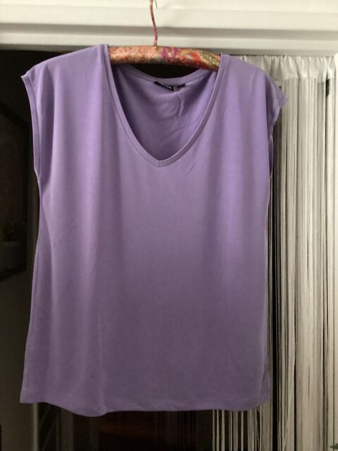 Tee shirt NEUF.   LOLA JONES    (T. 38) 9 Vincennes (94)